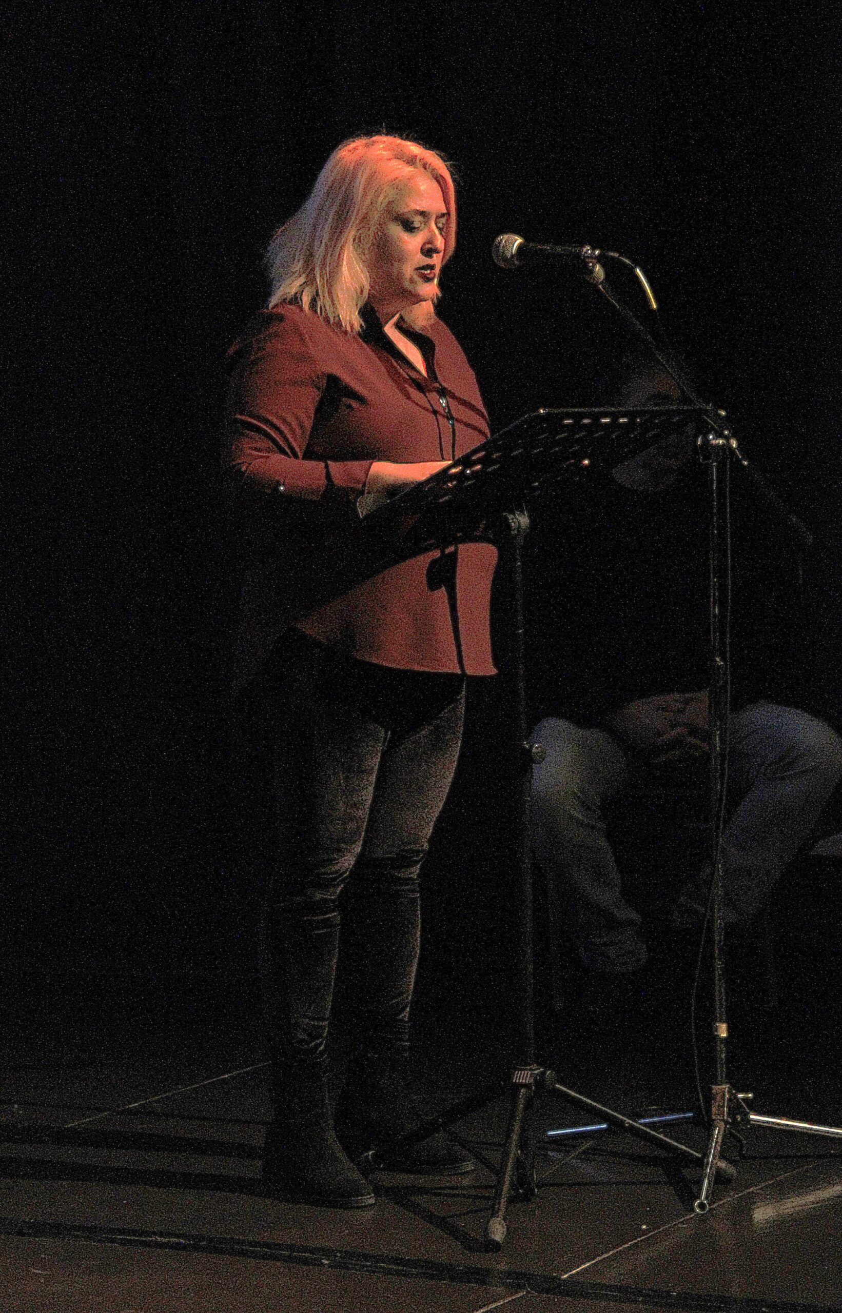 Την εκδήλωση παρουσίασε η Ανθή Σαμαρτζίδου